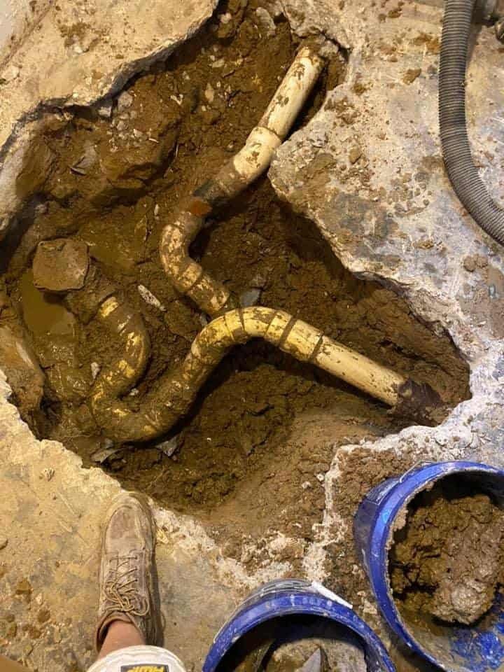 Thompson Trenchless and Hydro Jetting repairs pipes underground, showing safe and clean pipe fixes without big messes.