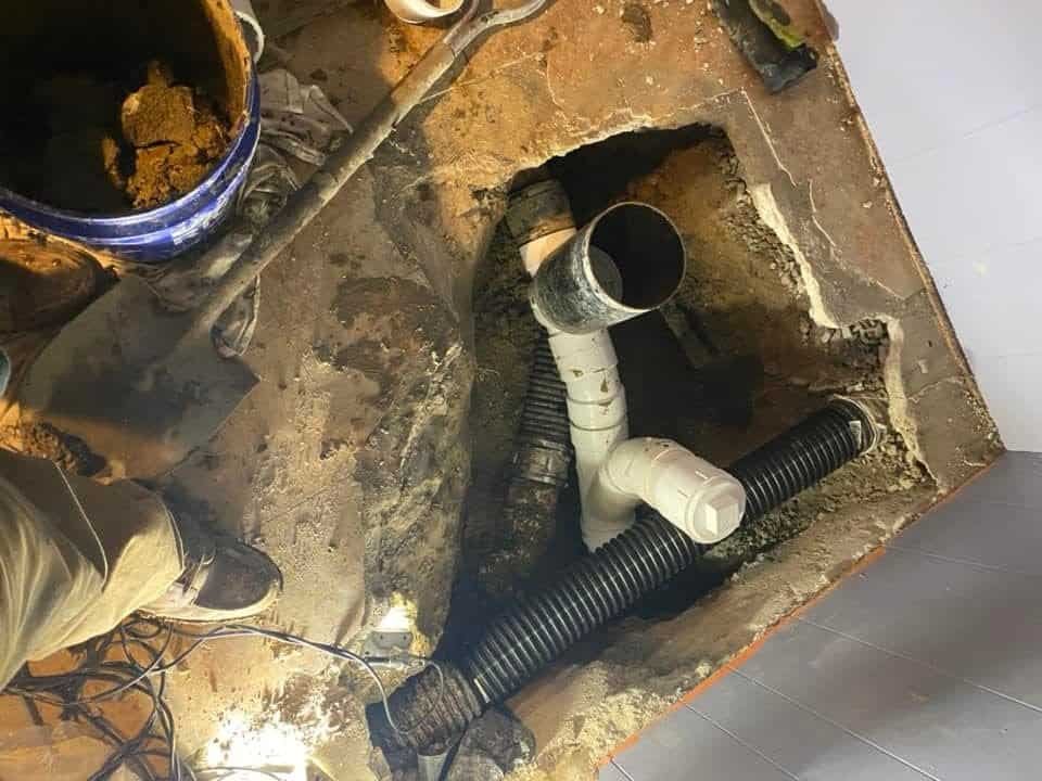 Thompson Trenchless and Hydro Jetting prepares a pipe for safe, effective sewer line repair.