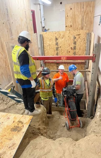Thompson Trenchless and Hydro Jetting crew works together, checking pipe equipment and ensuring a safe, careful process.