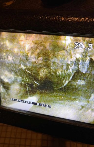 Thompson Trenchless and Hydro Jetting checks pipe clogs on a monitor to suggest the best way to clean the drain.